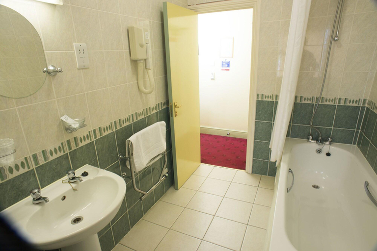 Bathroom 4, Relaxinnz The Highwayman Inn, Somerset