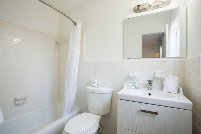 Bathroom 5, Regency Inn & Suites, Sarasota