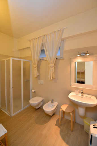 Bathroom 4, Villa Bianca, Verona