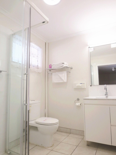 Bathroom 4, Mackay Motor Inn, Mackay - Pt A