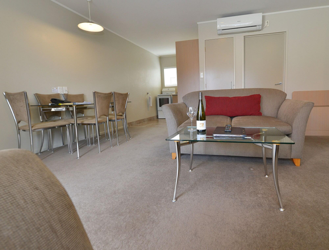 Others 5, Brougham Heights Motel, New Plymouth