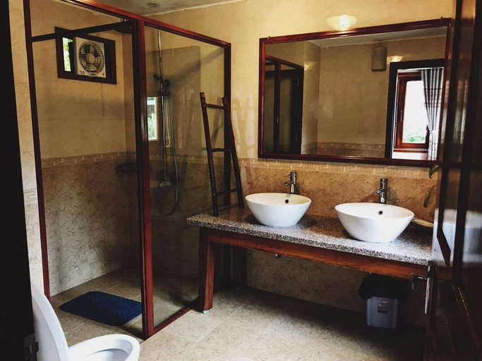 Bathroom 5, Chez Loan Hotel, Hoa Lư