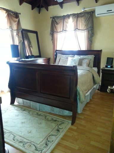 Bedroom 2, GoBajac