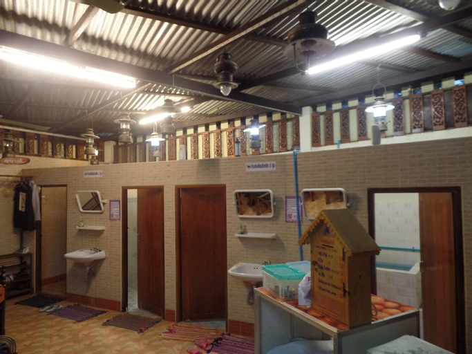 Public Area 3, Ban Mae Arom 2, Amphawa