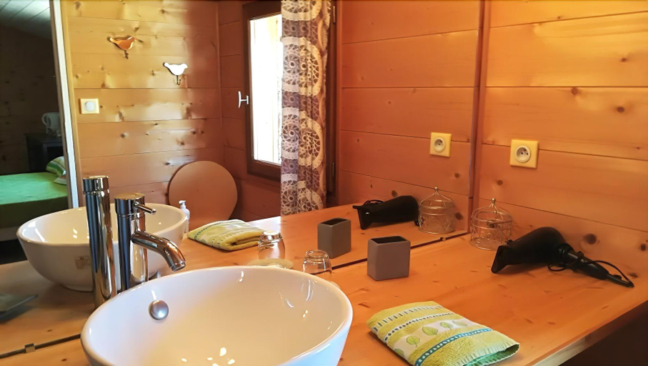 Bathroom 4, Chambre d’Hotes Neptune Wood, Aude