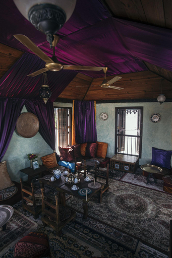 Public Area 3, Emerson on Hurumzi, Mjini