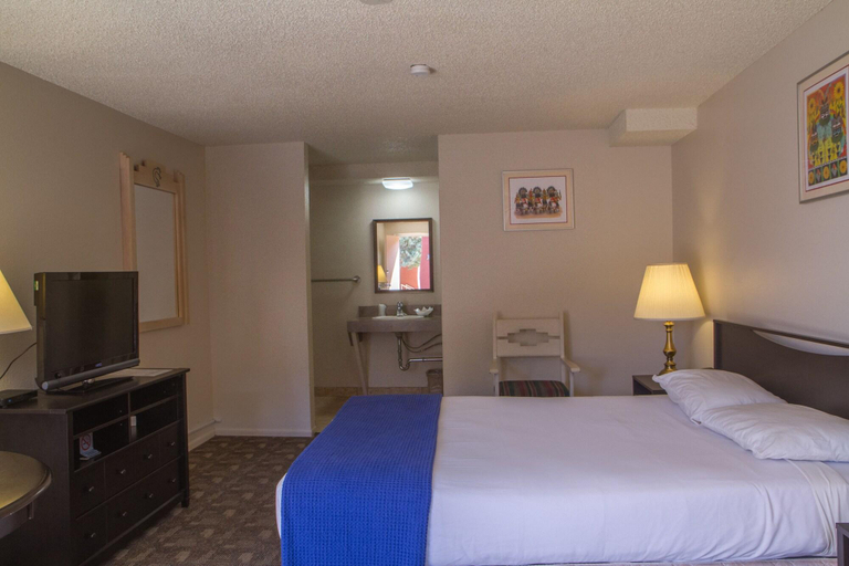 Bedroom 3, Hopi Cultural Center, Navajo