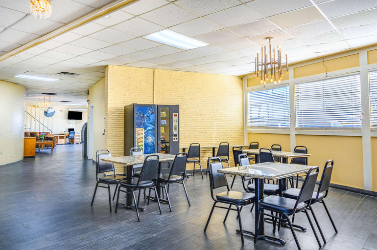Food & Drinks 5, Rodeway Inn Metairie, Jefferson
