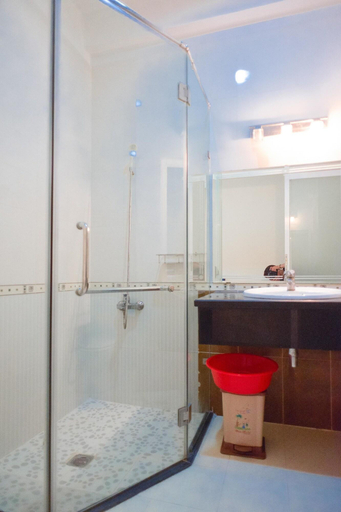 Bathroom 4, The Home, District 1