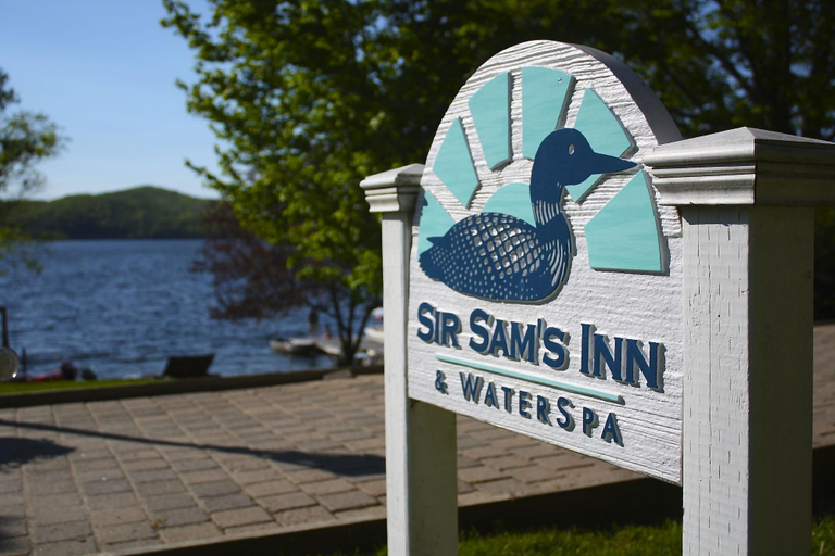 Exterior & Views 2, Sir Sam's Inn, Haliburton