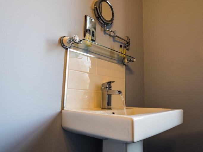 Bathroom 4, Mount Stewart Hotel, Dumfries and Galloway
