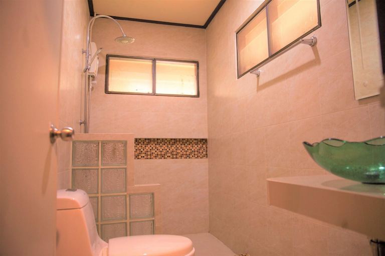 Bathroom 4, Bangrak Pier Bungalow, Ko Samui