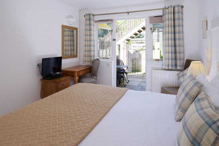 Others 5, Cottage Lodge, Hampshire