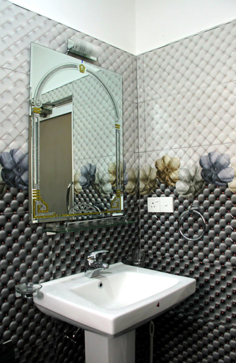Bathroom 4, Ronaka Hotel, Katana