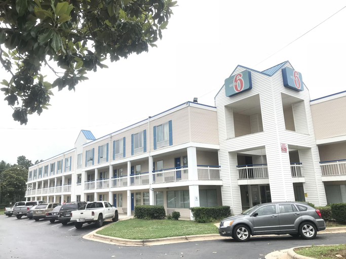 Exterior & Views 4, Motel 6 Raleigh, NC - North, Wake