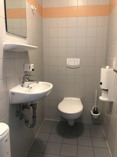 Bathroom 5, Jugendherberge Potsdam, Potsdam