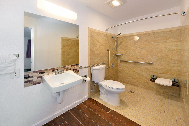 Bathroom 5, Budget Inn, Sonoma