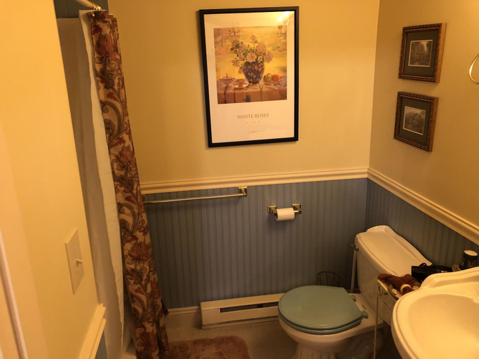 Bathroom 3, Keller House, Centre