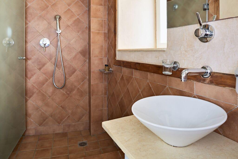 Bathroom, Xenonas Lila, South Aegean