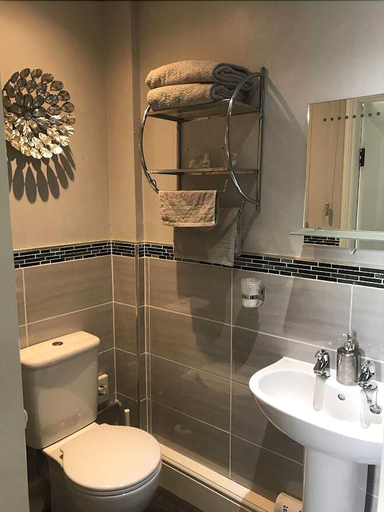 Bathroom 4, Overdale Guesthouse and Free Parking, North Yorkshire