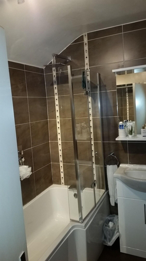 Bathroom 4, Mackworth House Farm, Derbyshire