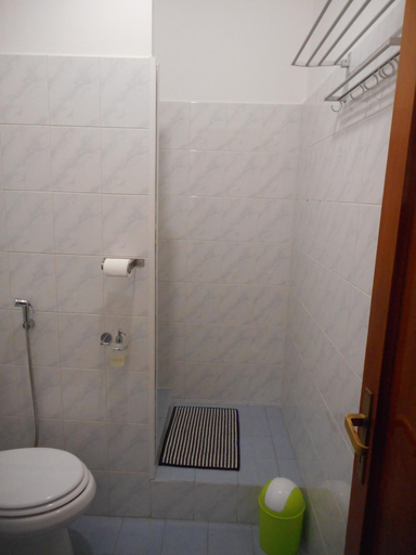 Bathroom 5, Cavour16 rent bedrooms, Genova