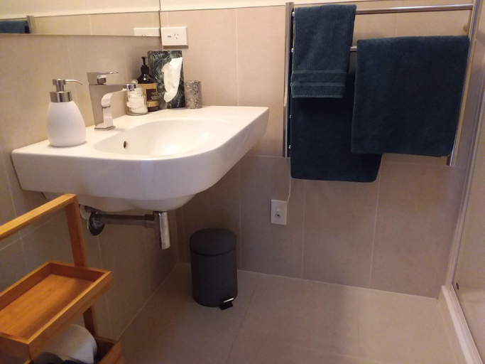Bathroom 3, Karapiro Willows Luxury B & B, Waipa