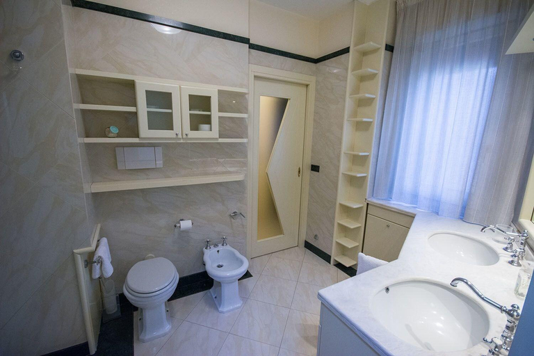 Bathroom 5, Suites and Apartment, Foggia
