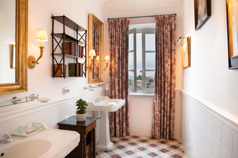 Bathroom 5, Airelles, La Bastide De Gordes, Vaucluse