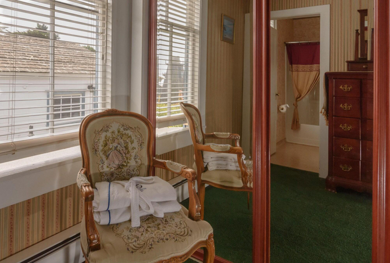 Bedroom 3, Nicholson House at Beaujolais, Mendocino