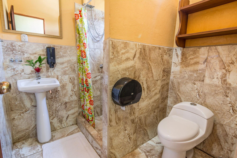 Bathroom 4, Sea Tower Hotel, Talamanca