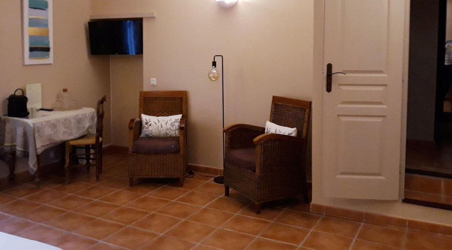 Public Area 3, Le Mas Des Vergers, Bouches-du-Rhône