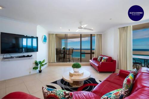 3 Bedroom Apartment - Panoramic Ocean Views, Gold Coast