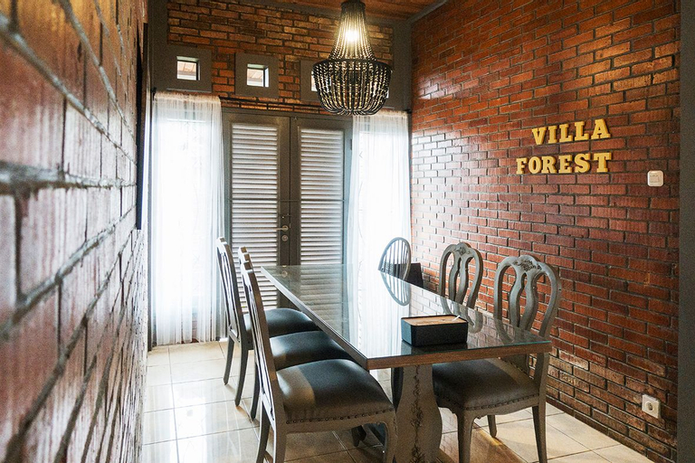 Villa Forest-Classic Mood with Nature Outdoor, Bogor