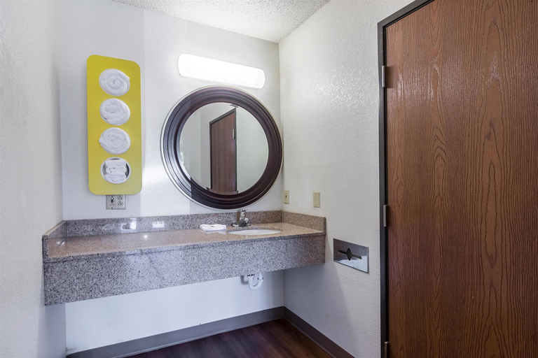 Bathroom 5, Super 8 by Wyndham Kannapolis, Cabarrus