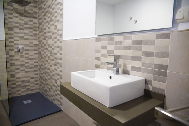 Bathroom 5, Hotel Salambina, Granada