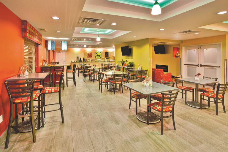 Food & Drinks 5, La Quinta Inn Suites By Wyndham Rochester, Olmsted