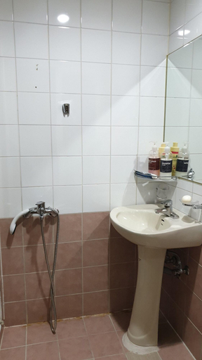 Bathroom 5, Hoegi Rio Motel, Dong-daemun