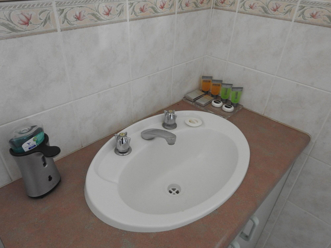Bathroom 4, Copper City Motel, Cobar