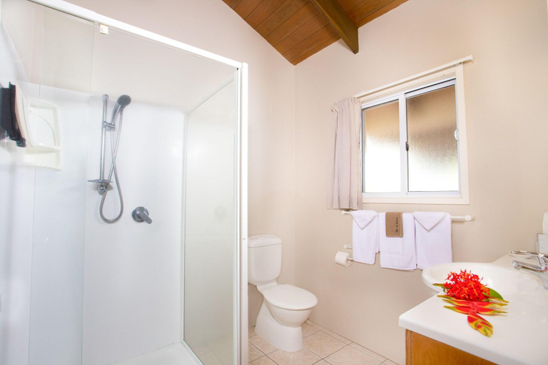 Bathroom 5, Moana Sands Villas & Apartments, Rorotonga