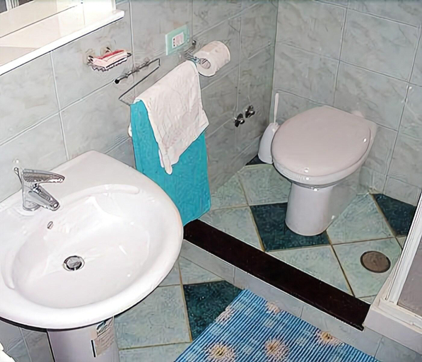 Bathroom 5, Giardino dei Limoni, Salerno