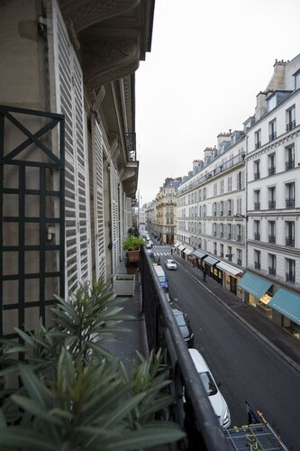 Charming Bonaparte, Paris