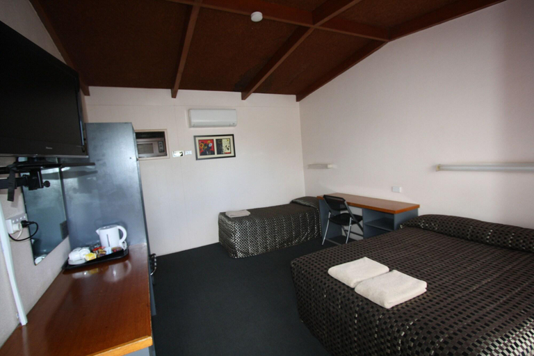 Bedroom 3, Copper City Motel, Cobar