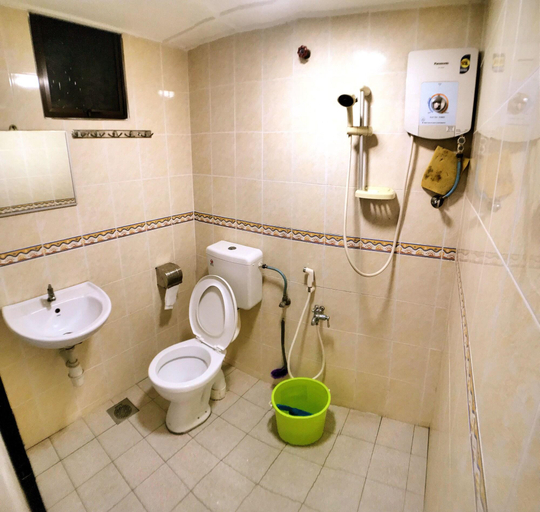 Bathroom 5, Grand Star Hotel, Malacca City