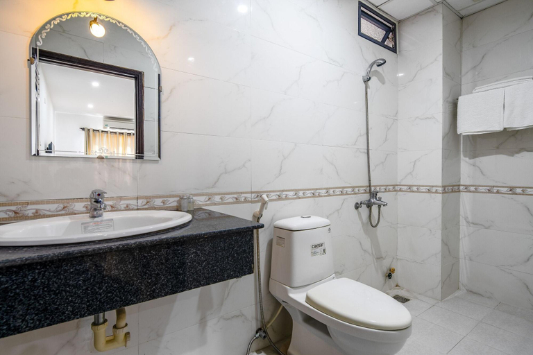 Bathroom 5, Lotus Rock Hotel, Da Nang