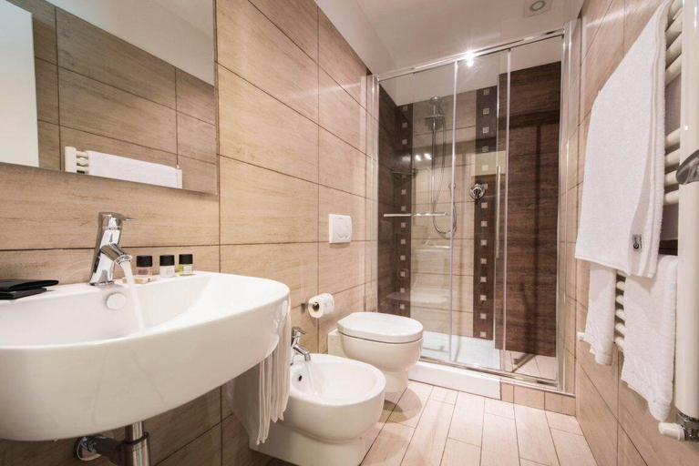 Bathroom 4, Isola Verde Resort, Perugia