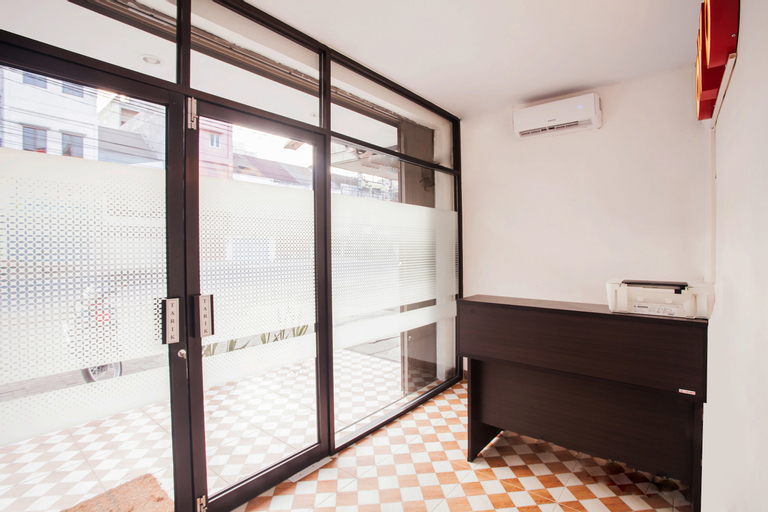 Bedroom 3, SUPER OYO 2720 Sutomo Inn, Medan