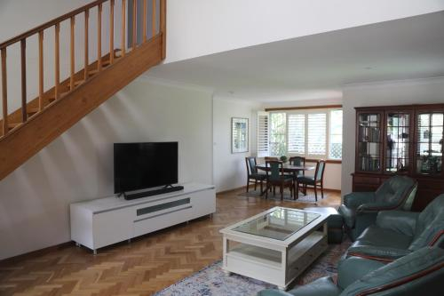 Pacific Palms Thirroul Beach NSW, Wollongong - Inner
