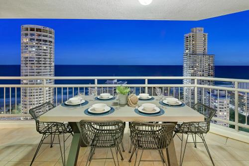 100m to Beach, Luxury 3BR, Beautiful views, Resort lifestyle, Gold Coast