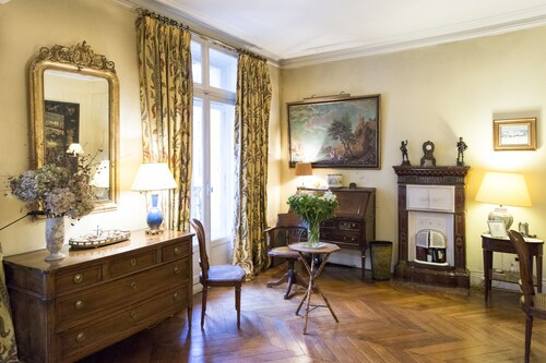Charming Bonaparte, Paris